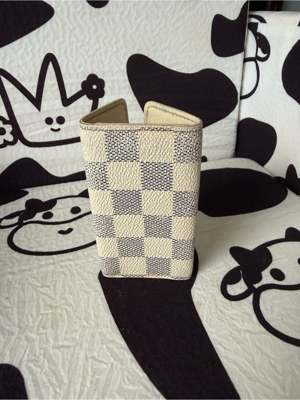 Authentic LV Damier Checkered Beige 4 Key/Trifold Case great shape. No Peeling. - Picture 7 of 13